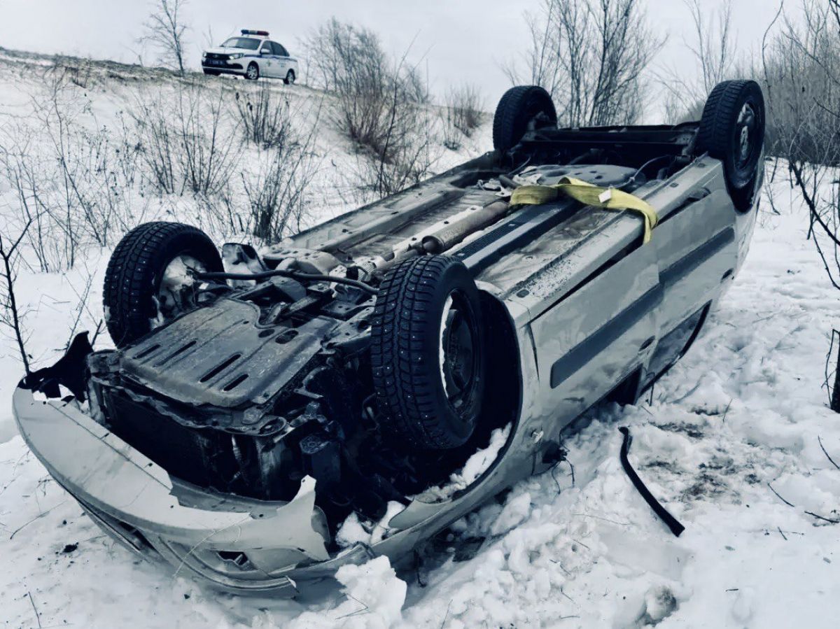 В Лискинском районе автомобиль перевернулся с 7-летним ребенком внутри