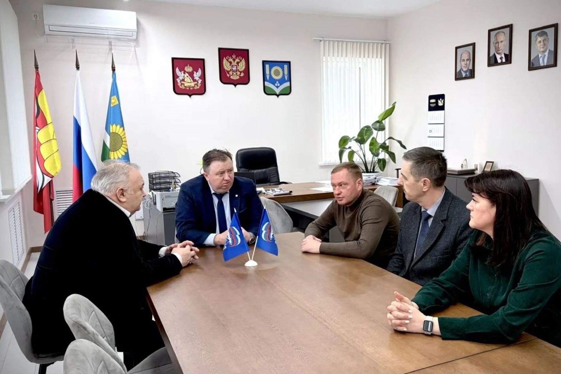 Депутаты облдумы провели рабочую встречу с главой администрации Россошанского муниципального района