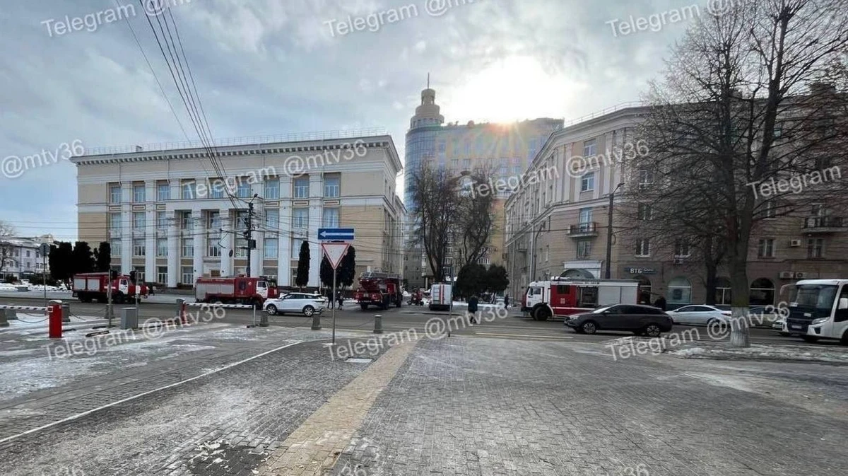 Воронежцы сообщили о скоплении пожарных машин на площади Ленина днем 18 февраля