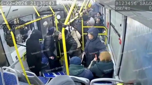 Прокуратура проводит проверку после инцидента с влетевшим в стекло автобуса дорожным знаком