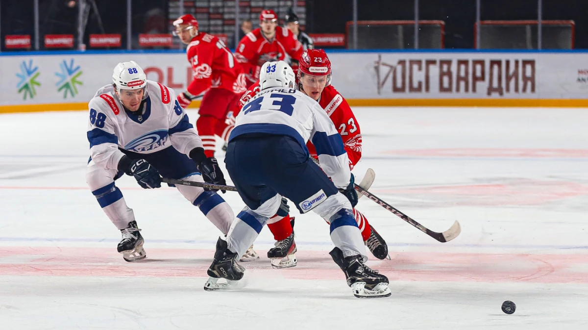 Воронежский «Буран» в выездном матче уступил ХК «Ростов»