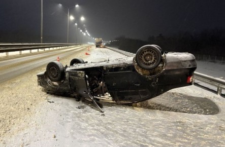 12-летний мальчик и женщина попали в больницу после аварии с грузовиком на М-4 «Дон»