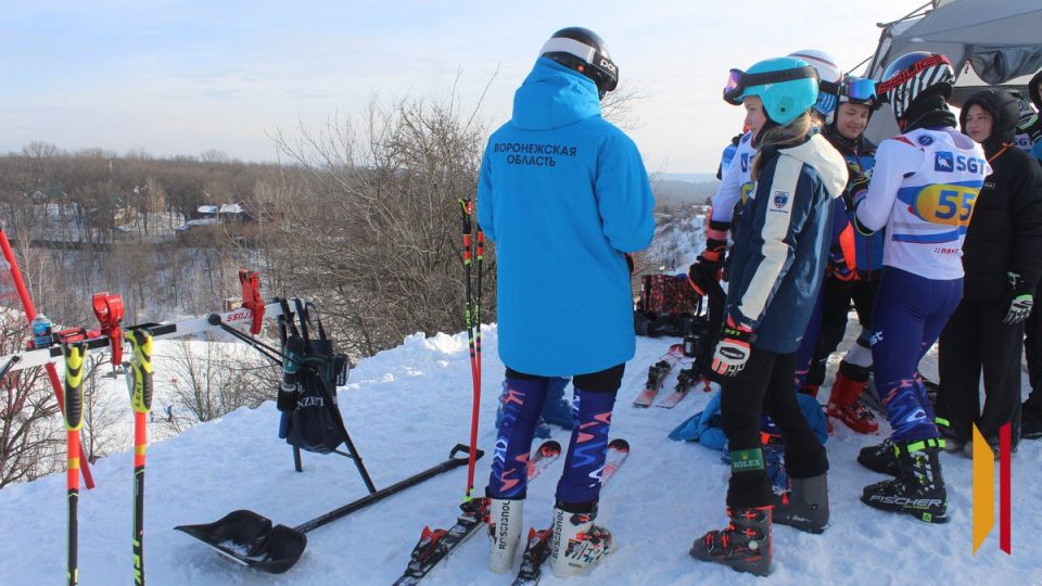 Праздник на лыжах. В День защитника Отечества в Рамонском районе прошли соревнования по горнолыжному спорту