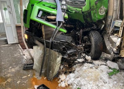 Авария на М-4 «Дон»: грузовик врезался в цепочку машин