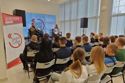 Денис Рубащенко провел патриотическую встречу с молодежью