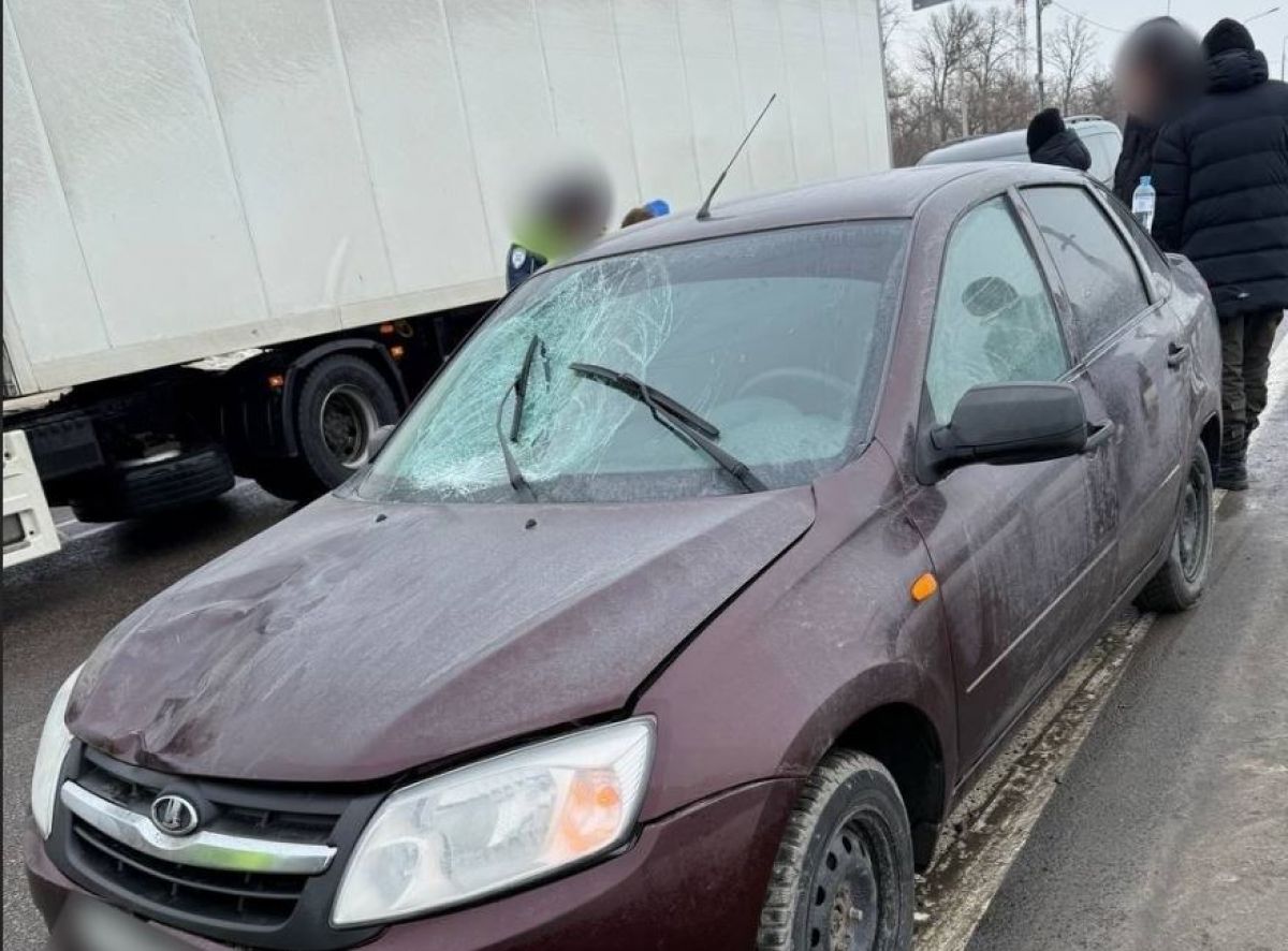 Пенсионерка погибла под колесами легковушки на воронежской трассе