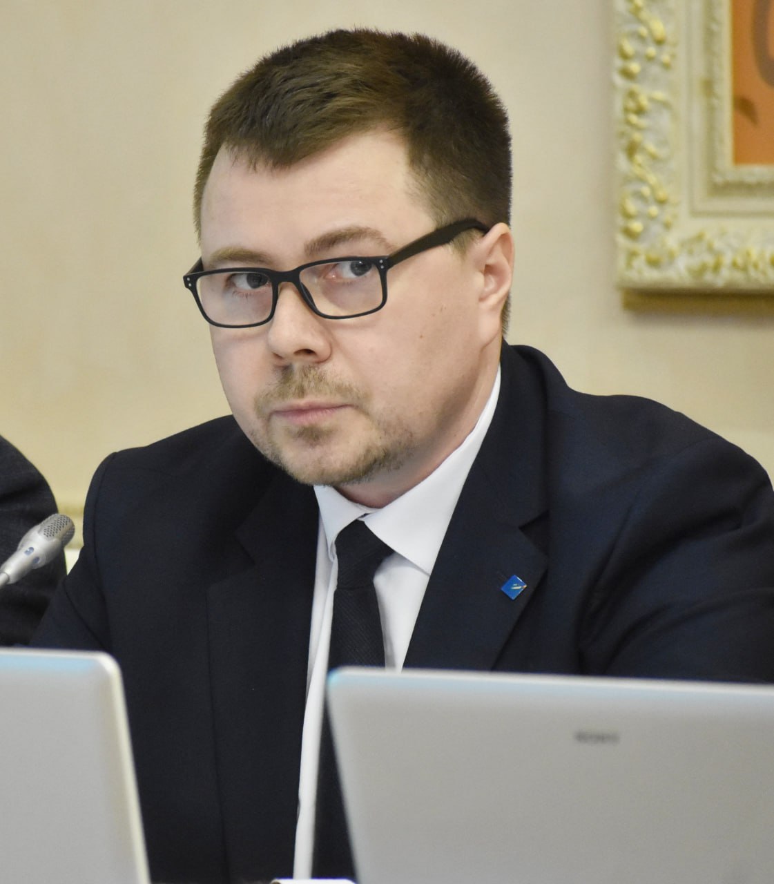 Губернатор Александр Гусев поздравляет с 45-летием Андрея Гуртового, руководителя управления организации проектной деятельности Правительства Воронежской области: