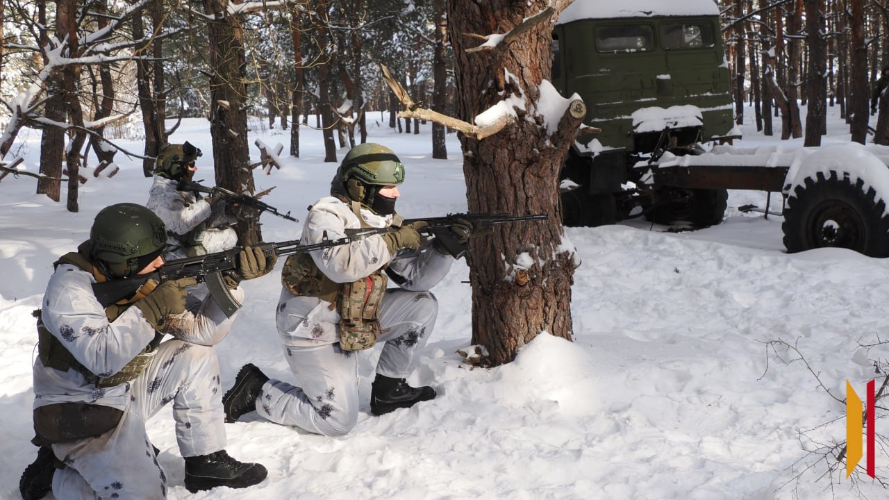Губернатор Александр Гусев и председатель облдумы Юрий Матузов поздравили военнослужащих с профессиональным праздником