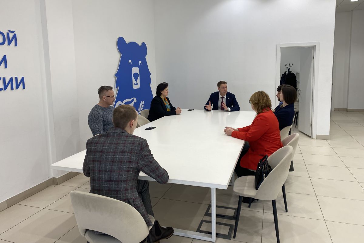 Юрий Смышников принял участие в обсуждении проектов, направленных на популяризацию театрального искусства