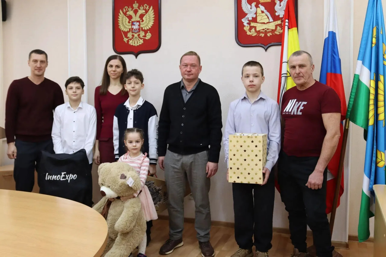 Николай Домнич поддержал участников патриотической постановки «Вместе со СВОими»