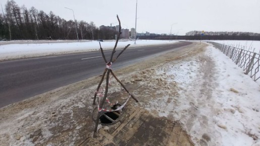 Капкан из пластика: почему на Крынина люки приходится огораживать палками