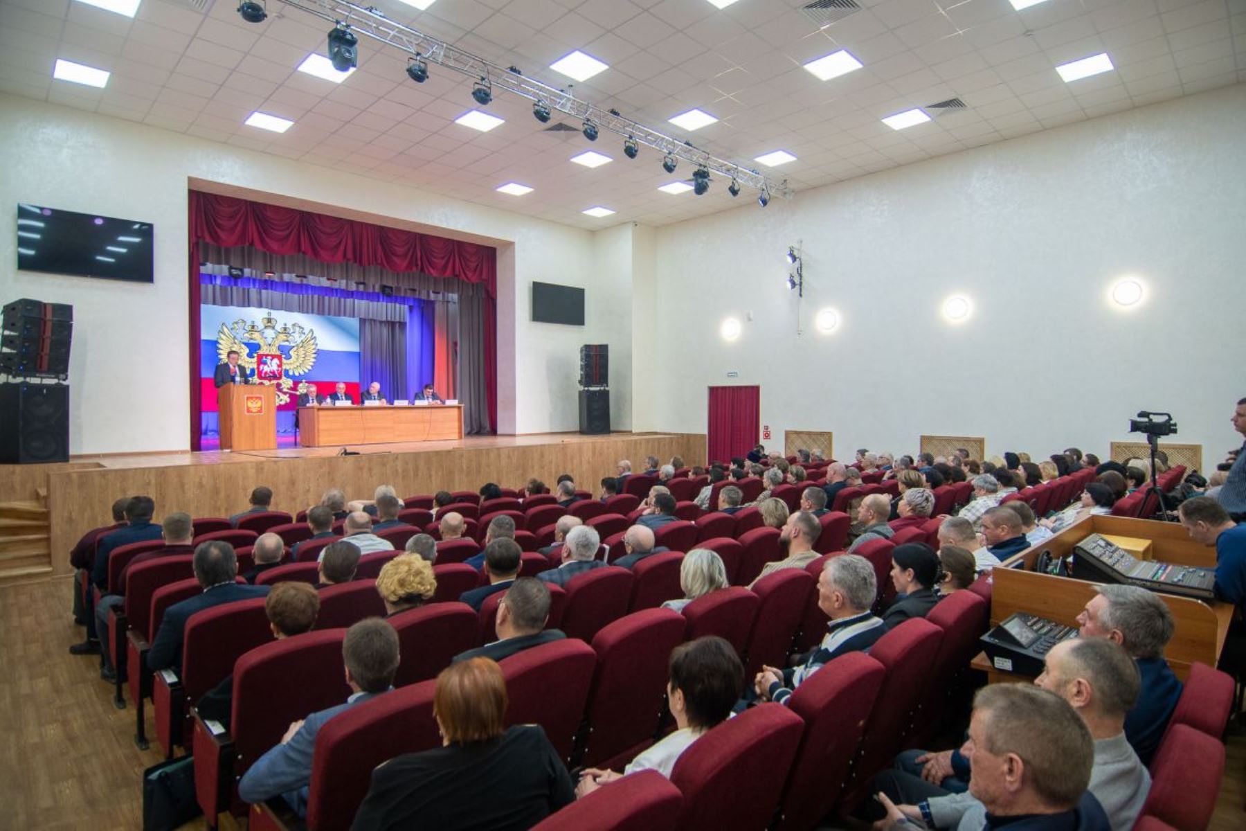 Сергей Лукин обсудил со своими избирателями ключевые задачи по развитию Аннинского района