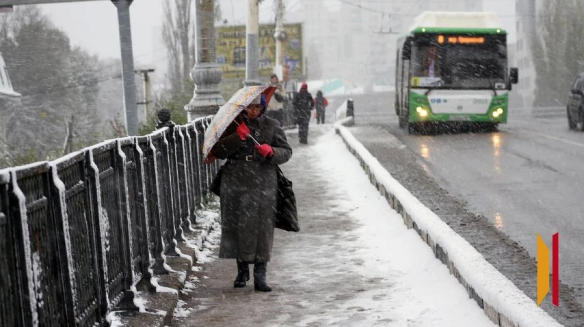 В Воронежской области объявили желтый уровень погодной опасности из-за мокрого снега и гололедицы