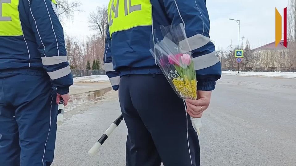 В преддверии Международного женского дня в Рамонском районе поздравили женщин-водителей