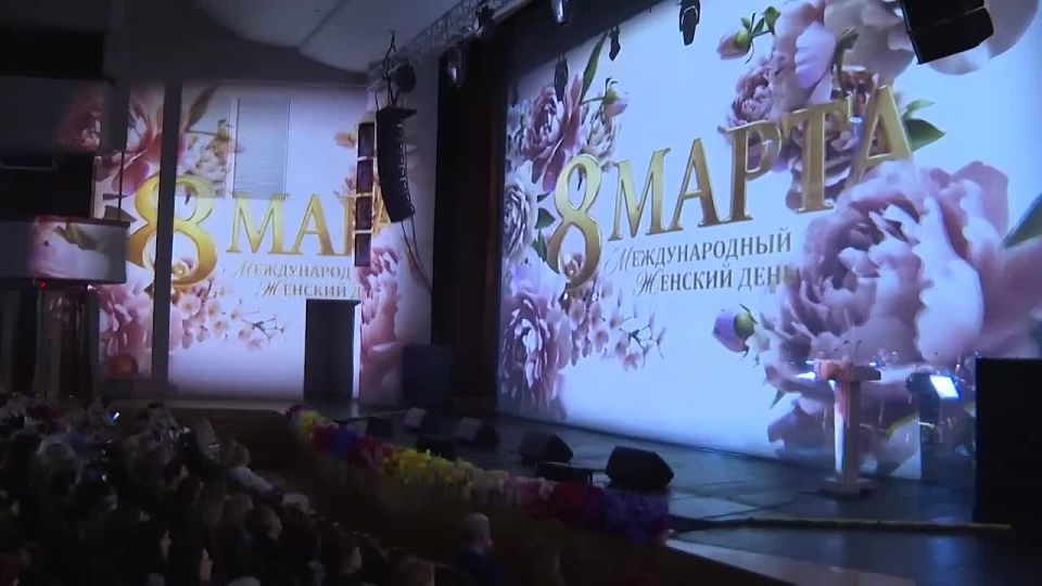 Александр Гусев: Накануне Международного женского дня встретился с коллективом нашего военного госпиталя