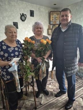 Накануне празднования Международного женского дня депутат Воронежской городской Думы Алексей Золотарёв навестил мам участников СВО, чьи сыновья погибли, выполняя боевые задачи