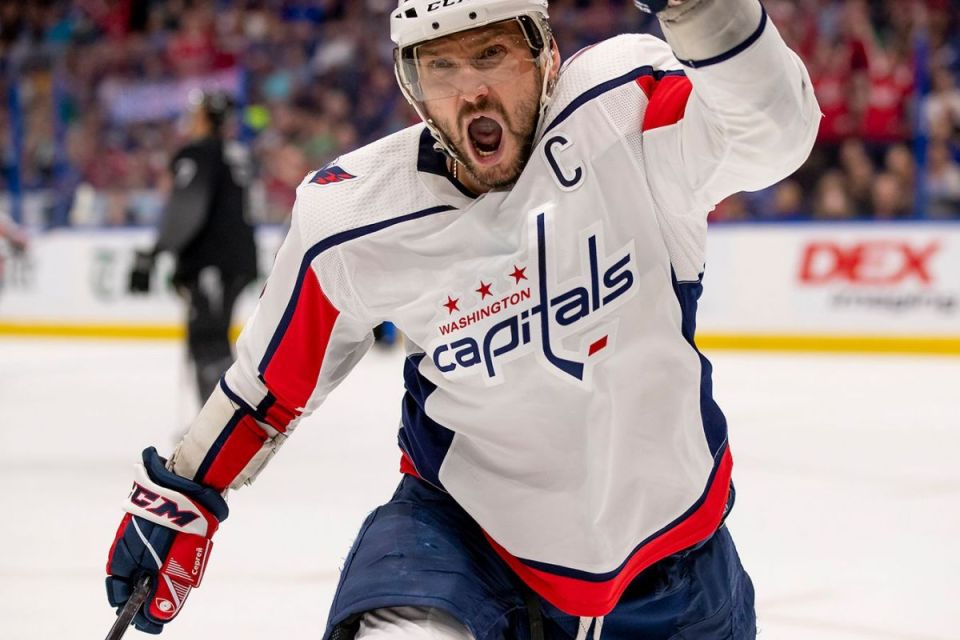 Клюшка с автографом Александра Овечкина, выставленная на продажу в Воронеже, снова подешевела