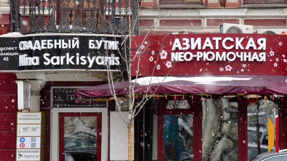 «Shop» знали: почему в Воронеже пока не работает закон о вывесках на русском языке