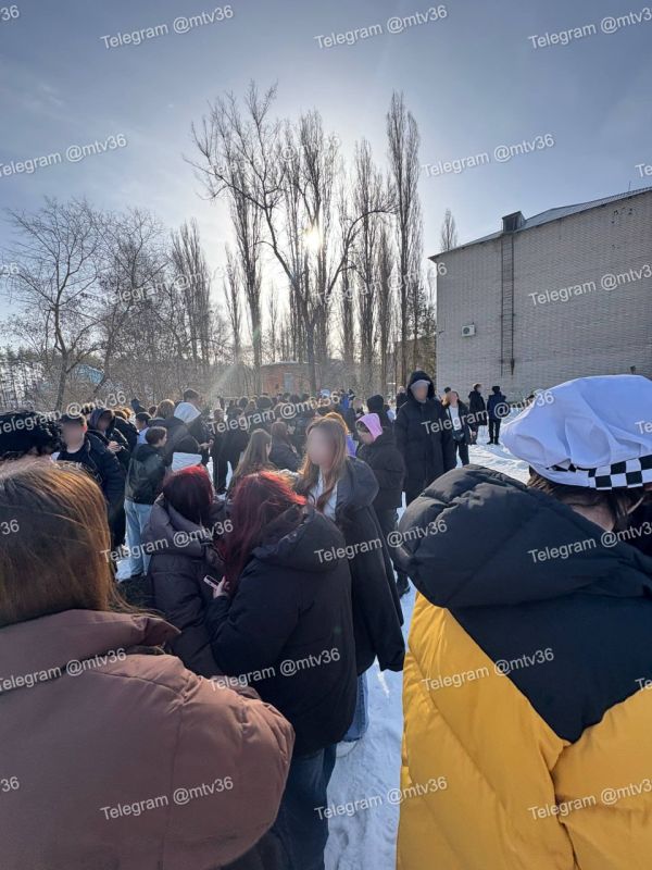 Студентов нескольких учебных заведений эвакуировали из-за ложного сообщения о минировании
