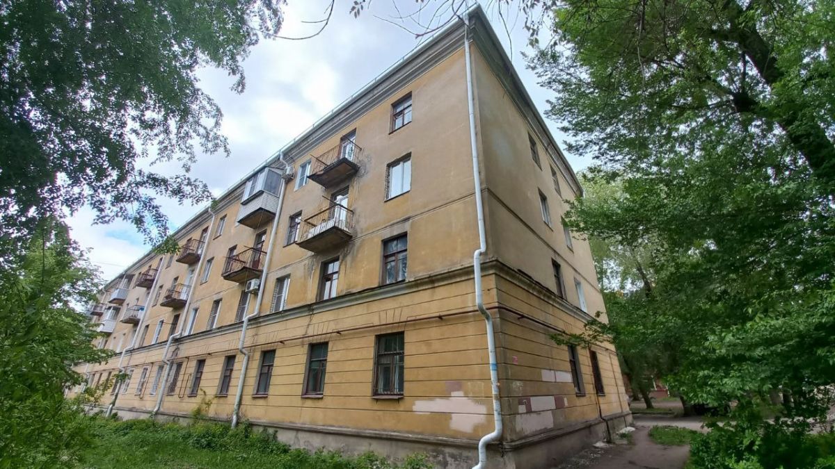 Неизвестный попытался затащить в подъезд ребенка на Московском проспекте