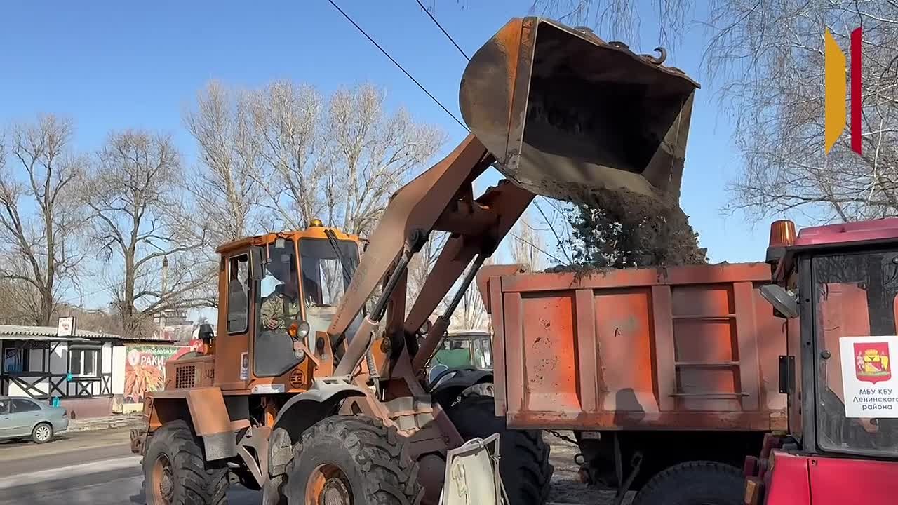 «Обидно читать комментарии в соцсетях»: история грузчика Александры Коровиной, которая 16 лет убирает улицы Воронежа
