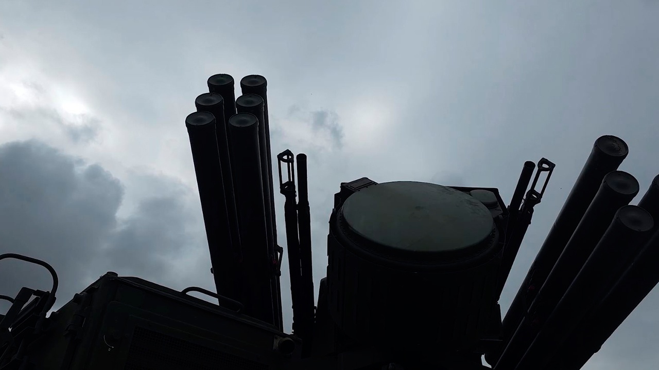 Над 14 регионами России ночью сбили 145 украинских беспилотников