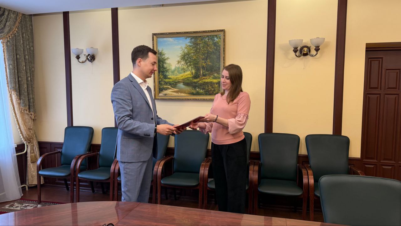 В Воронеже депутат Михин Максим поздравил работников ЖКХ с профессиональным праздником