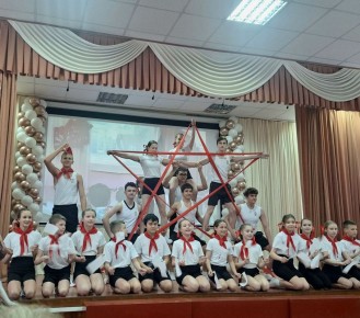 Юбилей МБОУ гимназии №9. Уважаемая Ирина Викторовна и весь коллектив гимназии № 9! Примите поздравления с 55-летним юбилеем Вашего учебного заведения от депутатов Воронежской городской Думы! Ваш путь длиною в 55 лет — это...