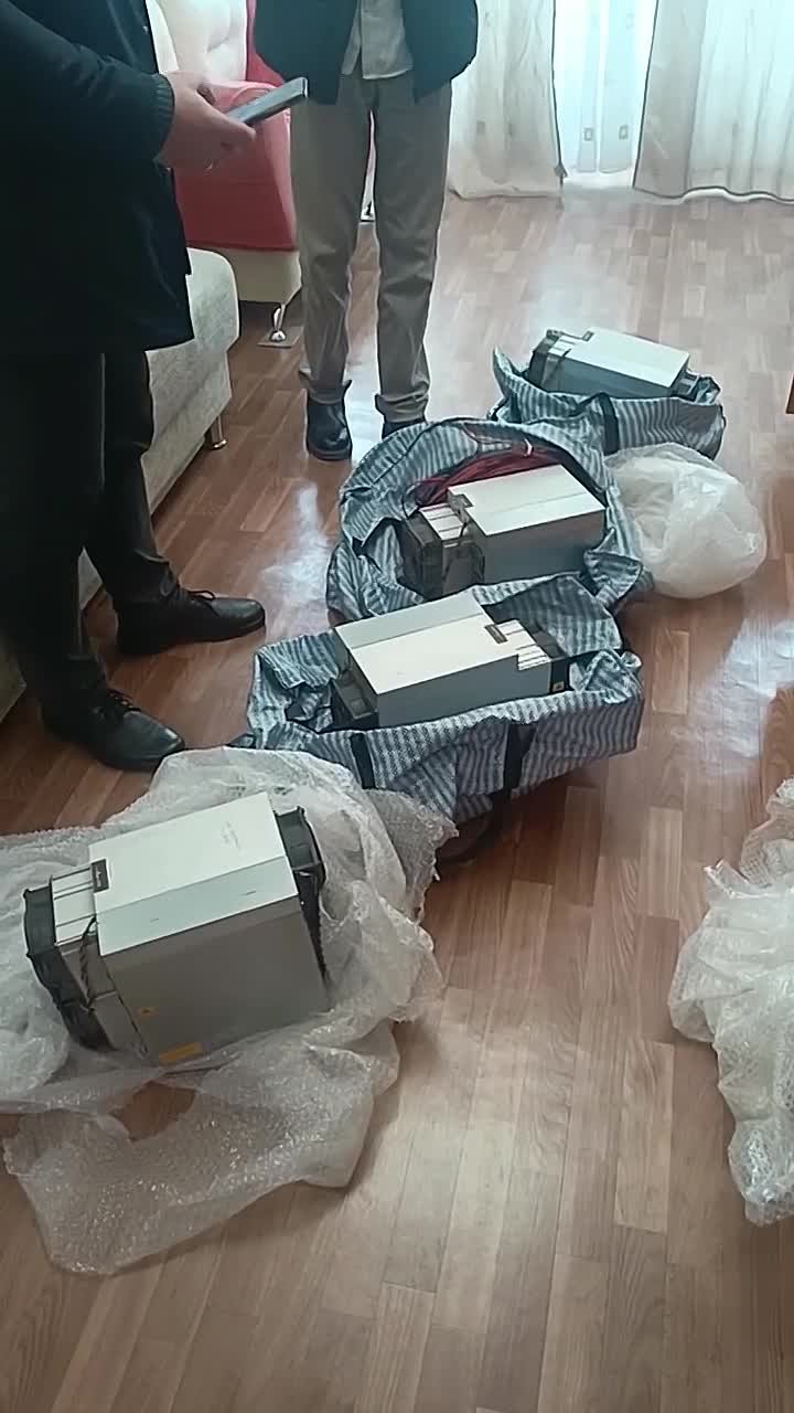 В Боровом накрыли майнинговую ферму