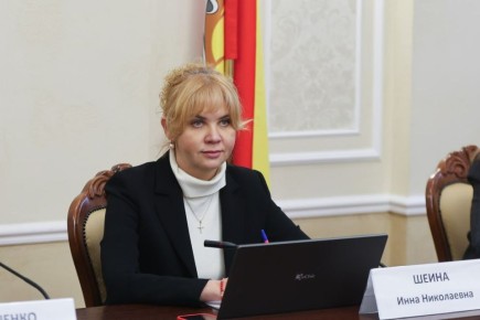 Губернатор Александр Гусев поздравил с юбилейным днем рождения Инну Шеину, первого заместителя главы администрации Воронежа по стратегическому планированию, экономике и финансам: