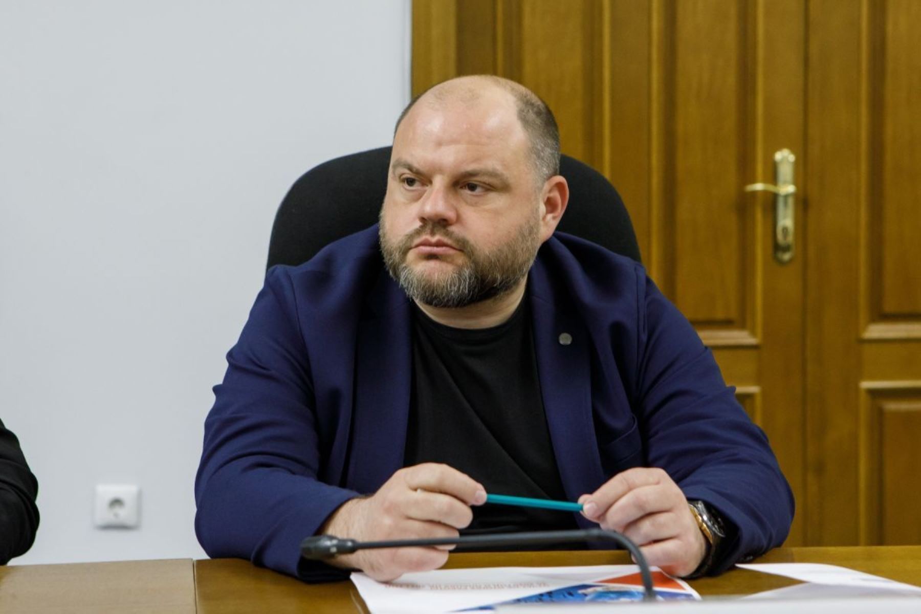 Иван Воробьев подарил жителю Воронежа с ограниченными возможностями здоровья кресло-коляску