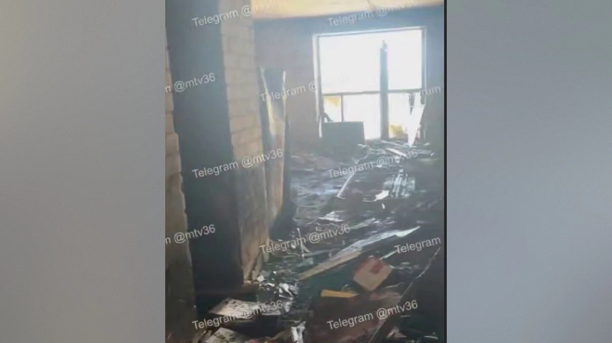 Появились кадры сгоревшей квартиры на улице Беговой в Воронеже