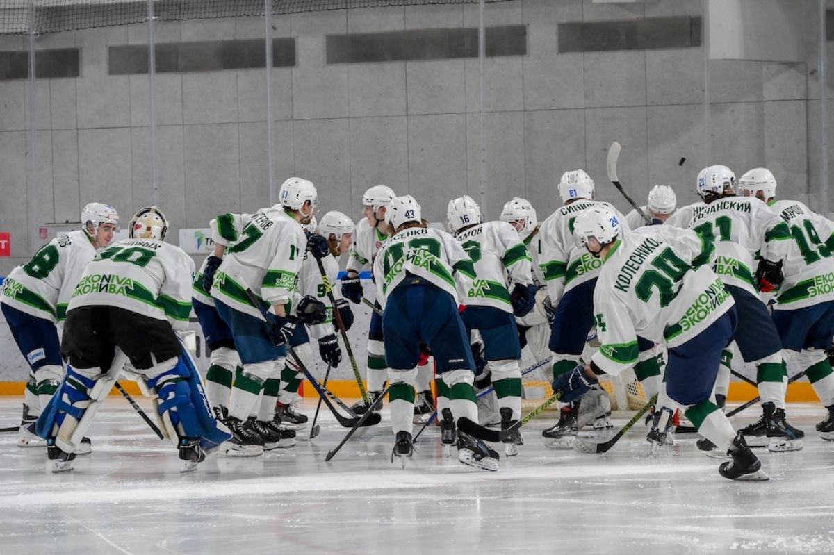 Хоккеисты из Боброва выиграли второй матч серии плей-офф