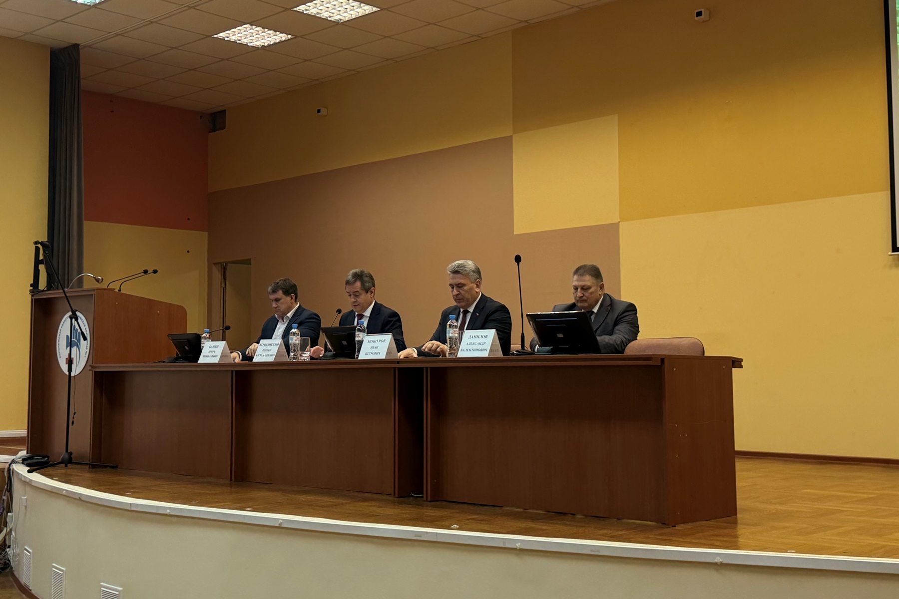 Иван Мошуров принял участие в заседании медицинского совета ВОКБ № 1