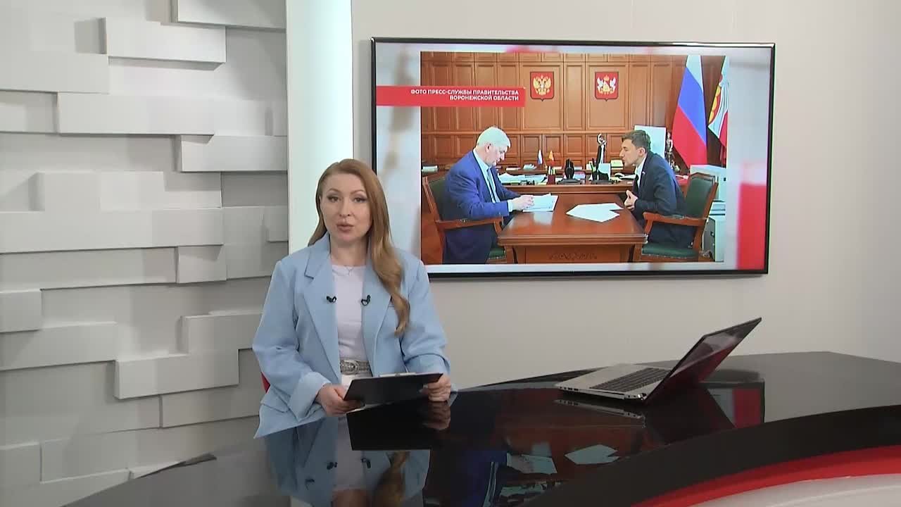 Известный шахматист, чемпион мира по блицу и рапиду, а ныне сенатор Российской Федерации Сергей Карякин дал сеанс одновременной игры