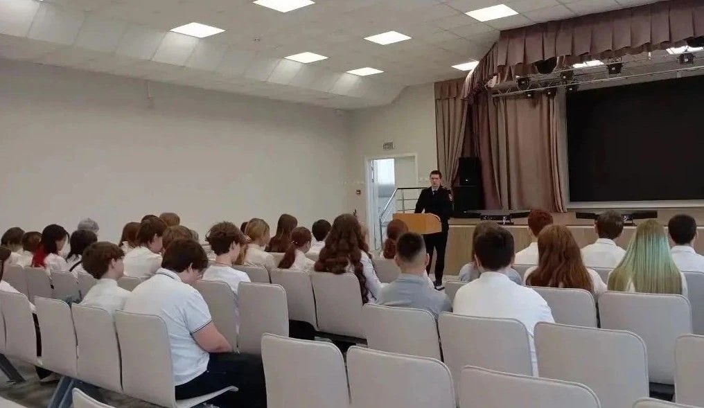 В Нововоронеже полицейские провели урок кибербезопасности для школьников и их родителей