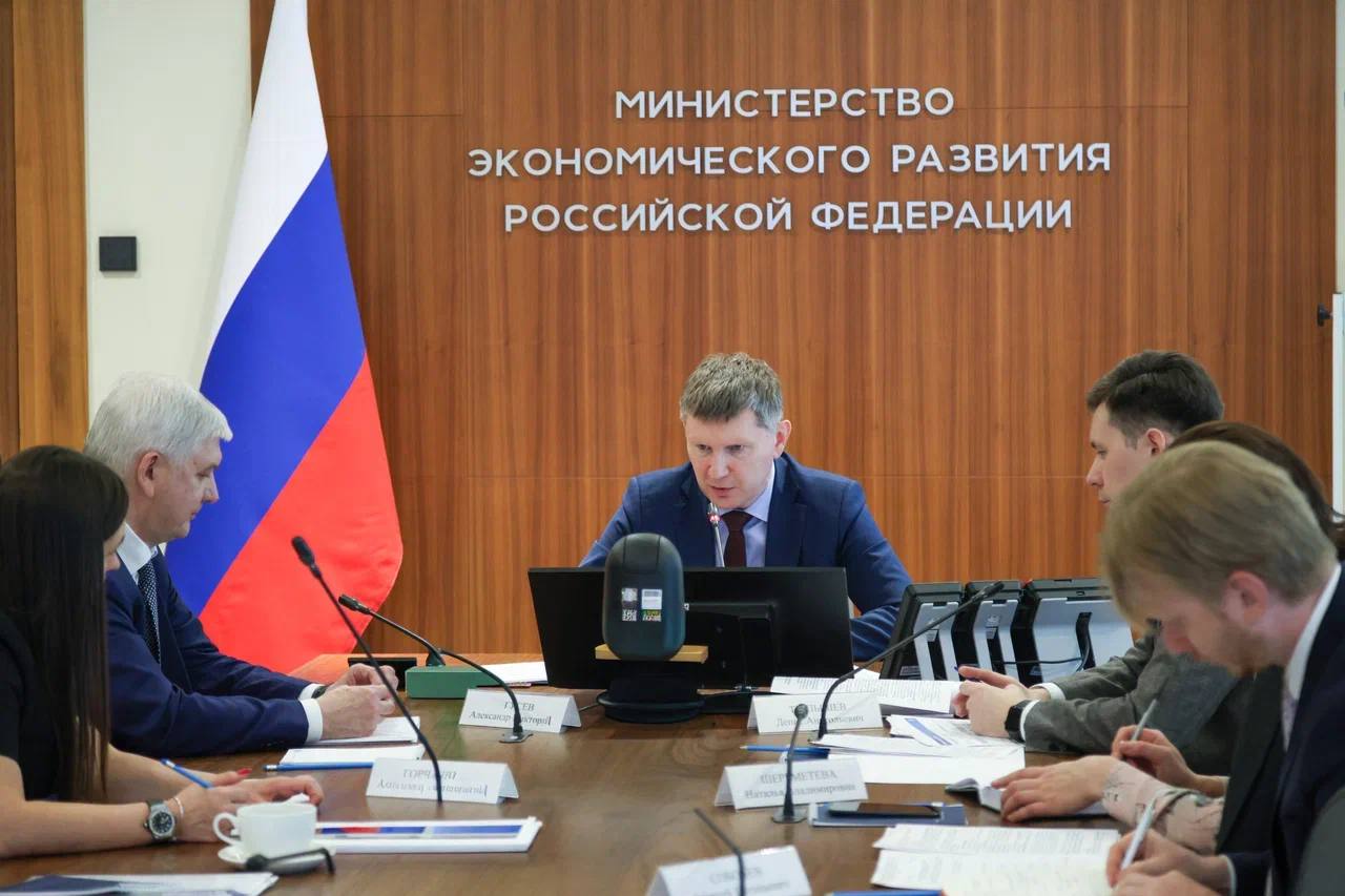 Александр Гусев: Сегодня работал в Москве. На совещании в Министерстве экономического развития России доложил о реализации федерального проекта «Производительность труда» в Воронежской области