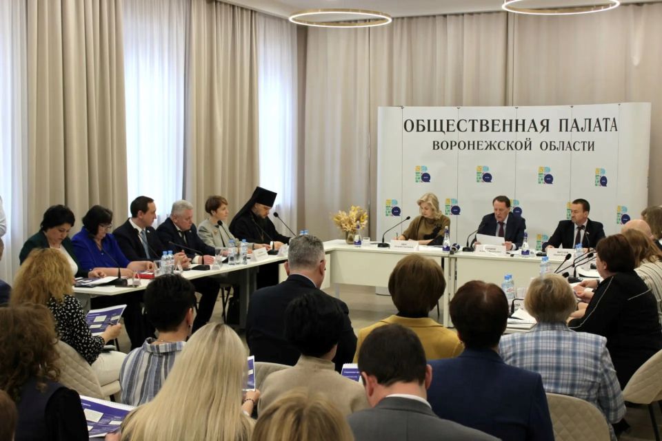 Алексей Гордеев и Юрий Матузов приняли участие в расширенном заседании совета Общественной палаты региона