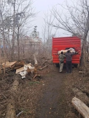 На территории Северного леса воронежские экологи ликвидировали незаконную свалку, которую устроил неизвестный мужчина