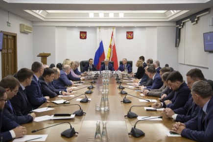 Губернатор Александр Гусев встретился с членами партийных фракций в Воронежской областной Думе