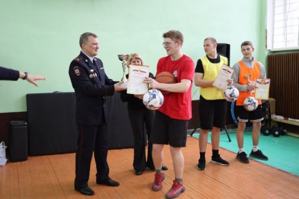 В Воронеже сотрудники полиции провели спортивное мероприятие «Спорт – Zа здоровый образ жизни»