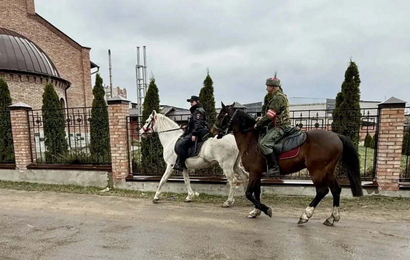 Безопасность на новом уровне: в Воронеже началось совместное конное патрулирование полиции и казачьей дружины