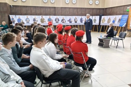 Патриотическая выставка «Семья Героя» открылась в Каменском районе