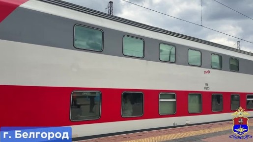 Частицу Благодатного огня, прибывшего в аэропорт Внуково, транспортные полицейские железнодорожным сообщением передали своим коллегам в приграничные регионы