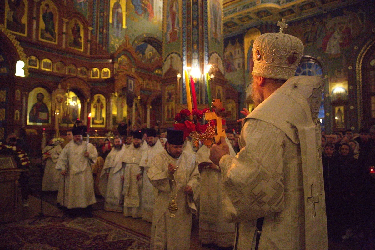 Светлая Пасха в объективе «Воронежских новостей»: богослужение в Благовещенском кафедральном соборе