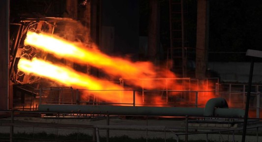 Губернатор Александр Гусев и председатель областной Думы Юрий Матузов поздравляют с Днем космонавтики: