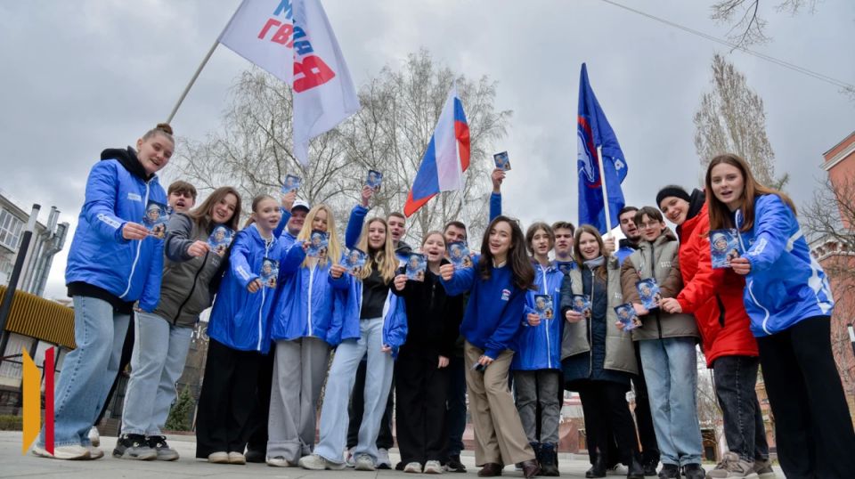 «Поехали!»: активисты «Молодой гвардии Единой России» провели в Воронеже акцию ко Дню космонавтики