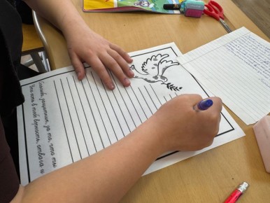 Воронежские школьники написали письма бойцам СВО