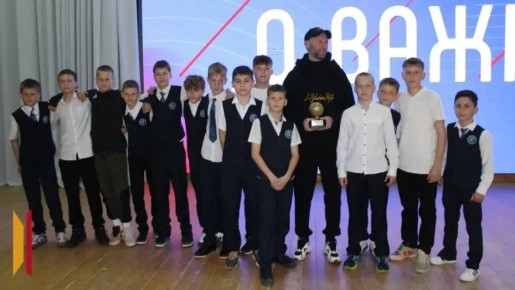 Внук легенды футбола Льва Яшина привез в Бобров золотой мяч «Лучшему вратарю столетия»