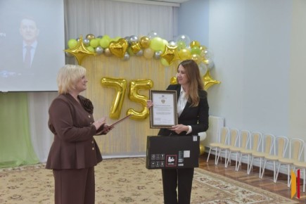 Воронежскому детскому саду передали ноутбук и благодарственное письмо от вице-спикера Госдумы Алексея Гордеева